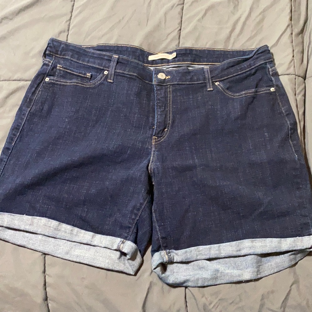 Women’s Classic Levi Shorts